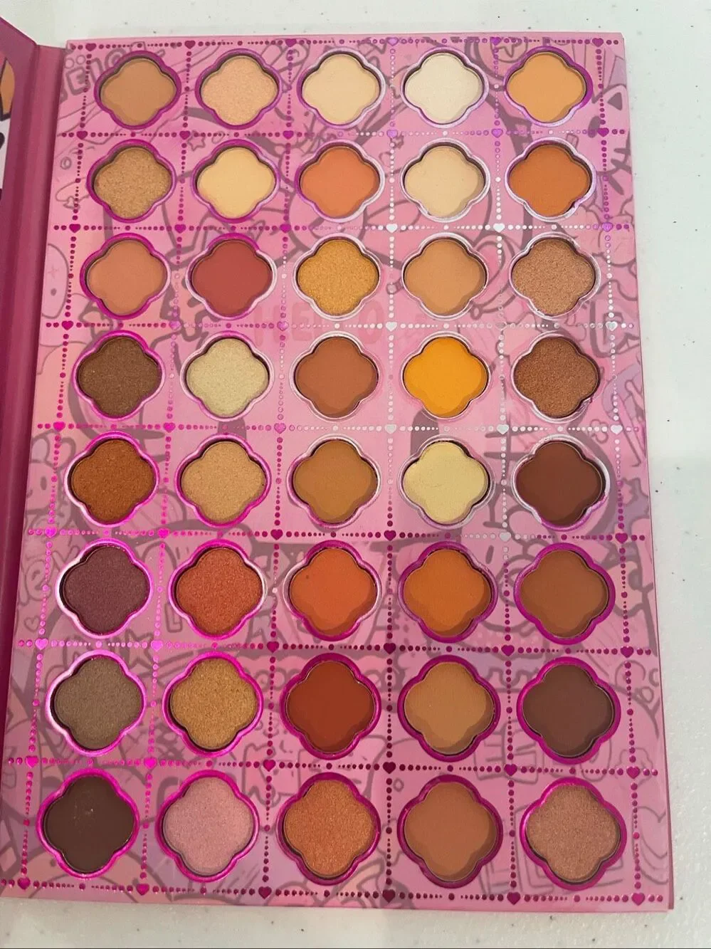 Hello Kitty 40 eyeshadow palette new